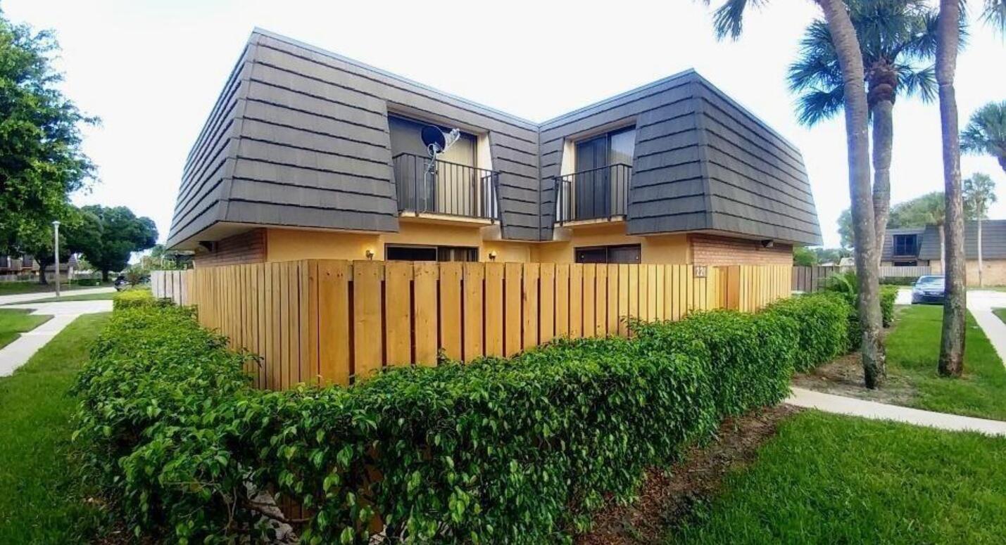 221 2nd Way, West Palm Beach FL 33407