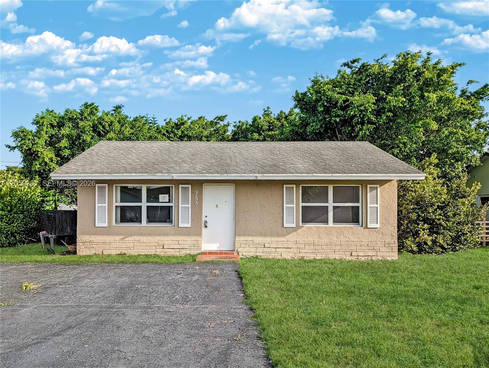 9800 NW 70th Ct, Tamarac FL 33321