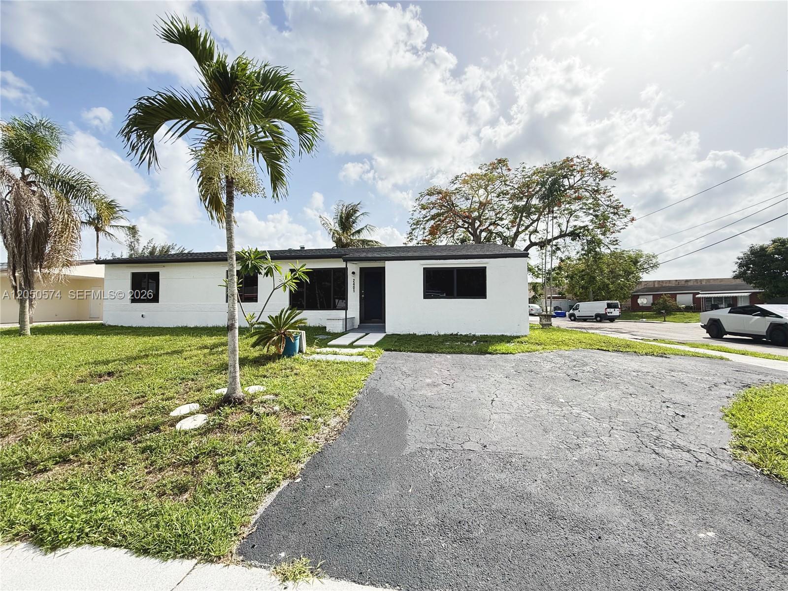 2401 SW 50th Ter, Plantation FL 33317
