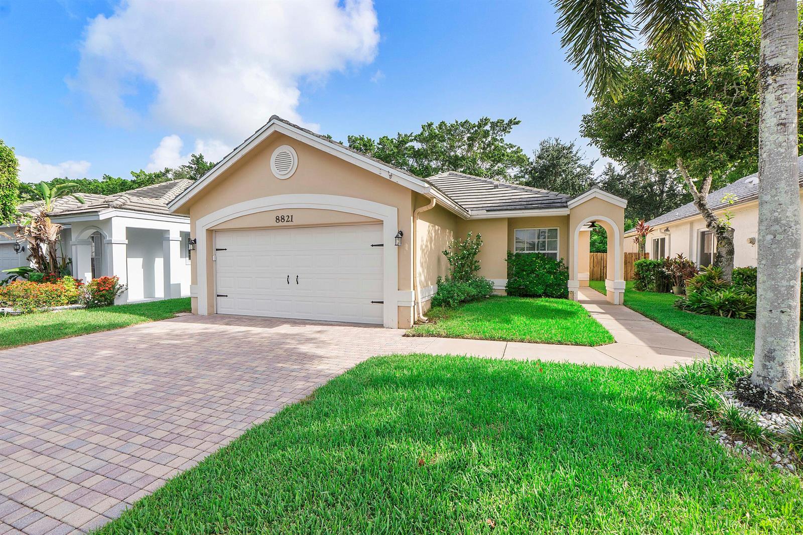 8821 Lake Park Circle N, Davie FL 33328