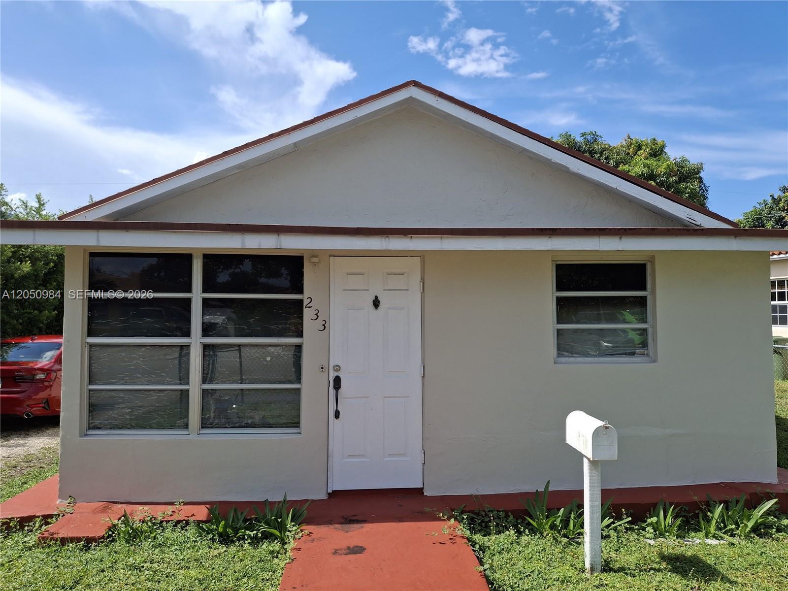 233 E 15th St, Hialeah FL 33010