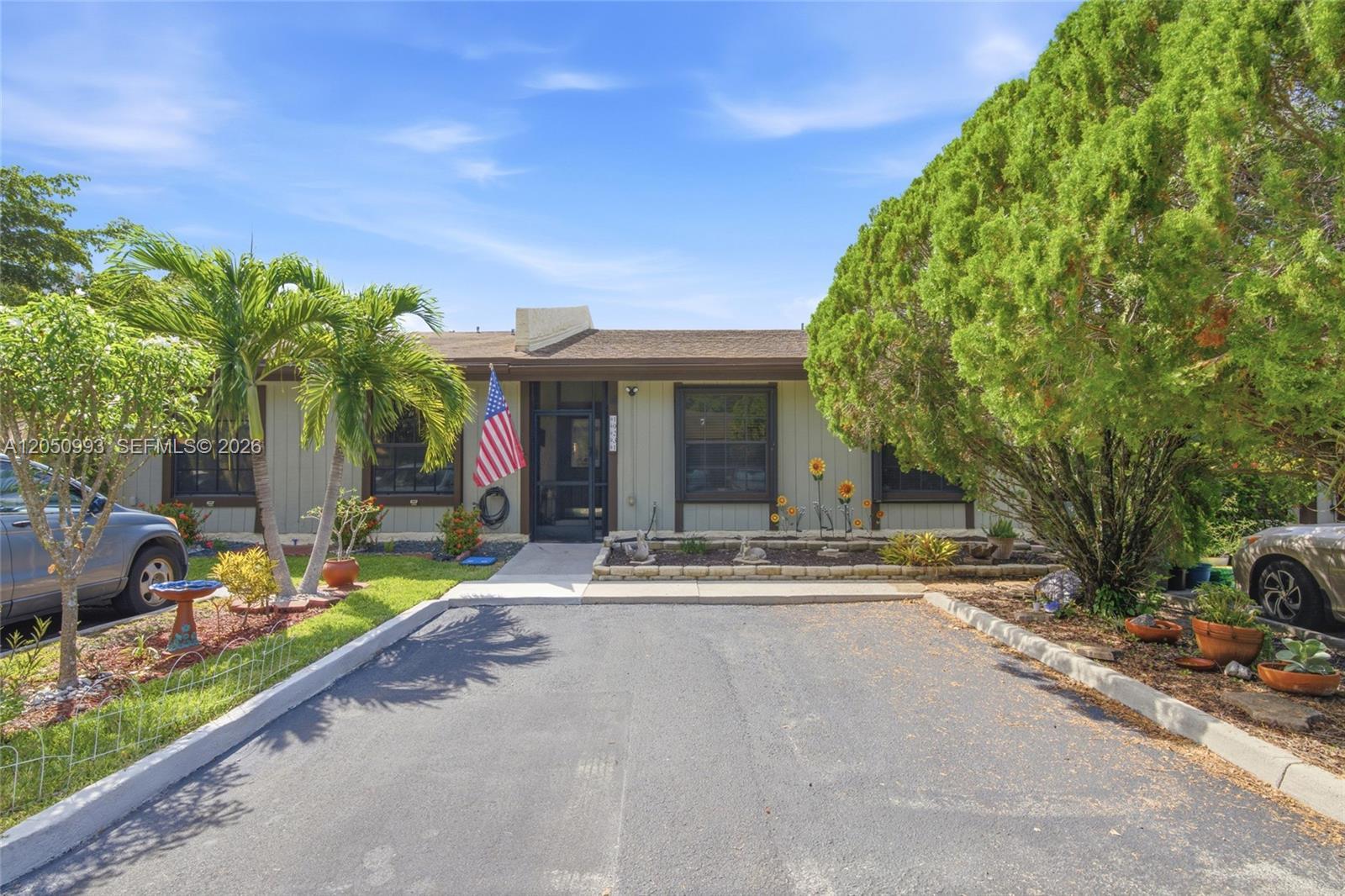 10231 Buttercup Ct, Pembroke Pines FL 33026
