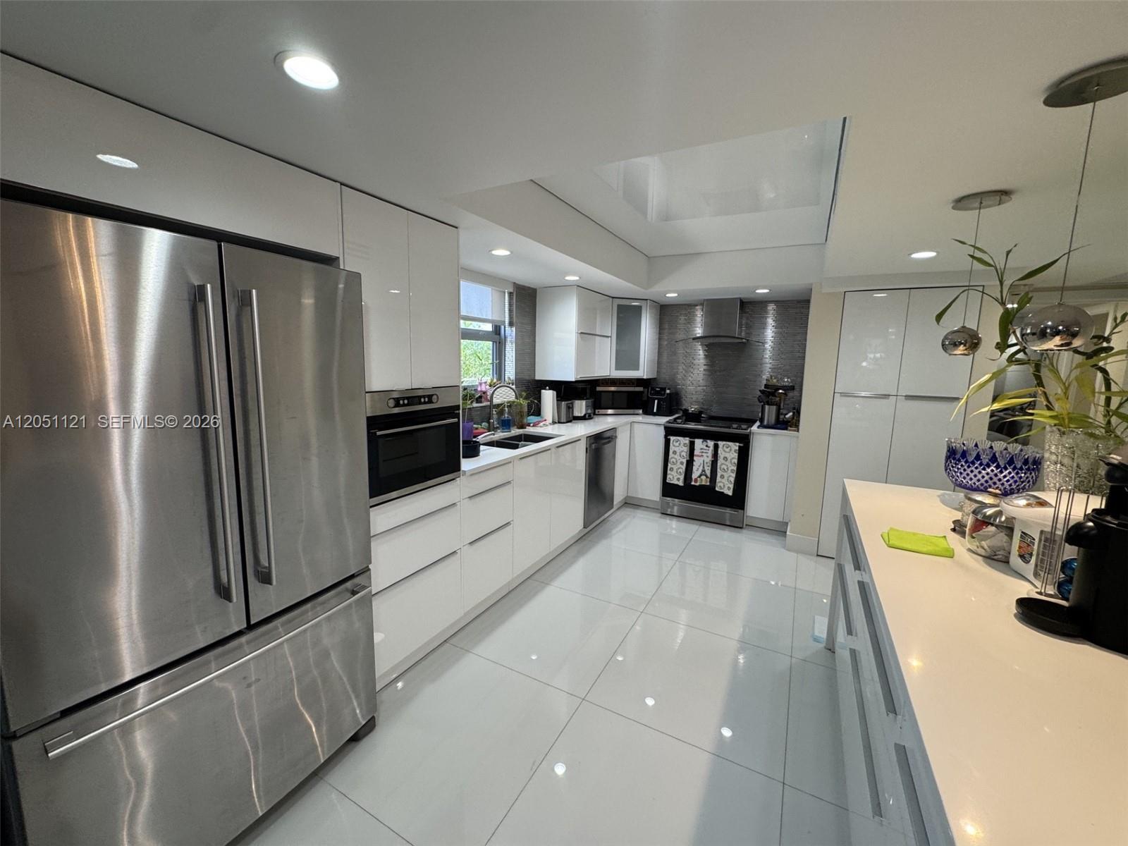 1912 S Ocean Dr # 2C, Hallandale Beach FL 33009