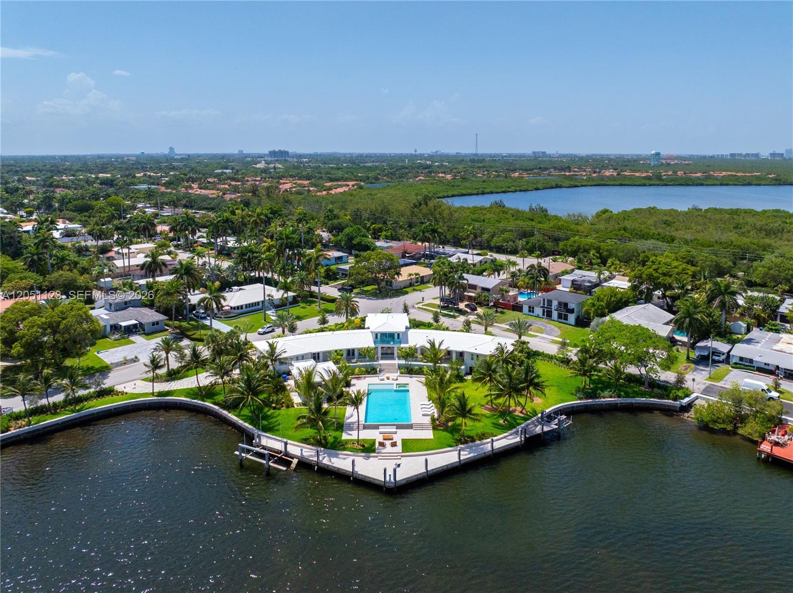 900 N Northlake Dr, Hollywood FL 33019