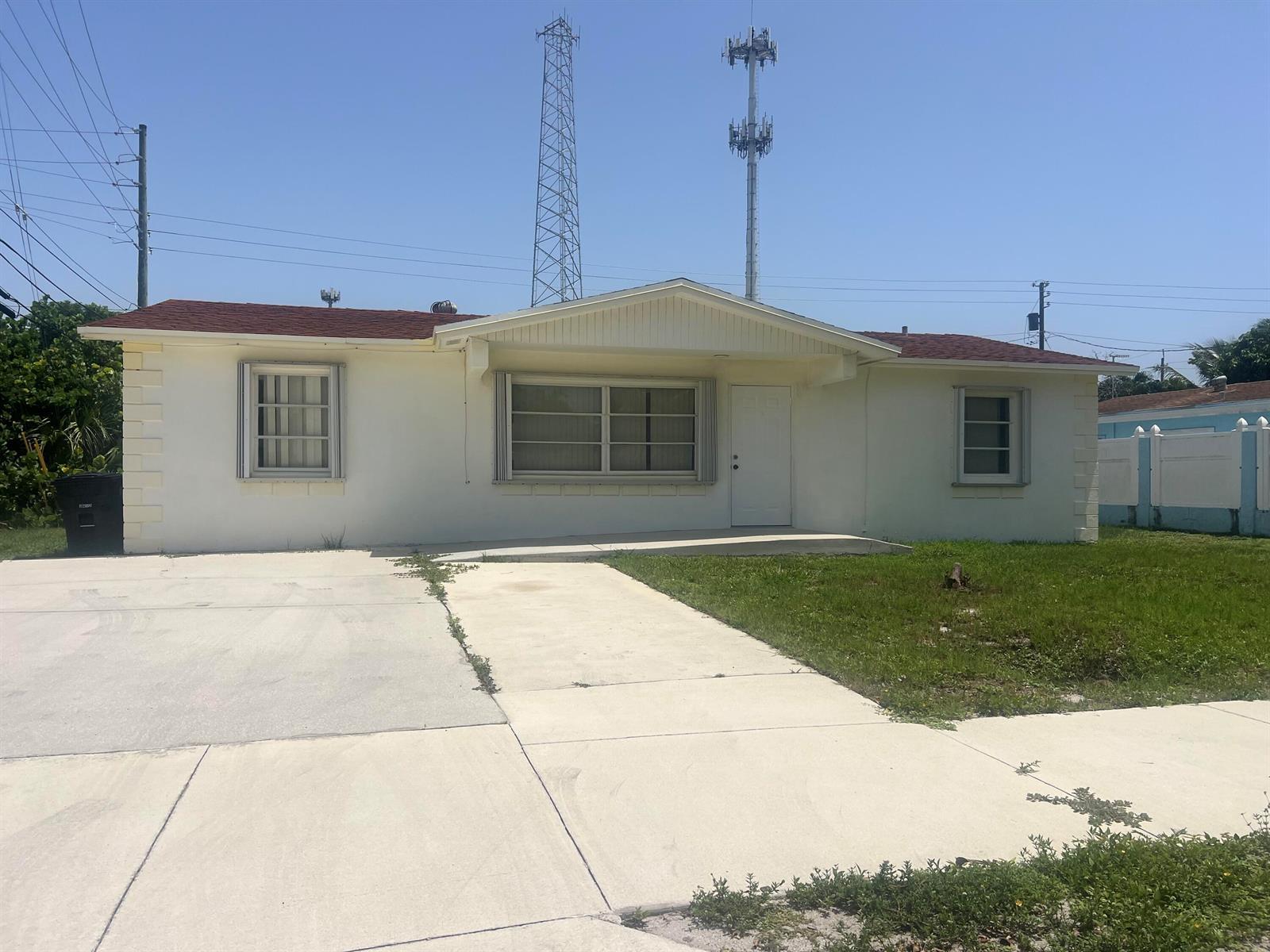 816 24th Avenue N, FL 33460