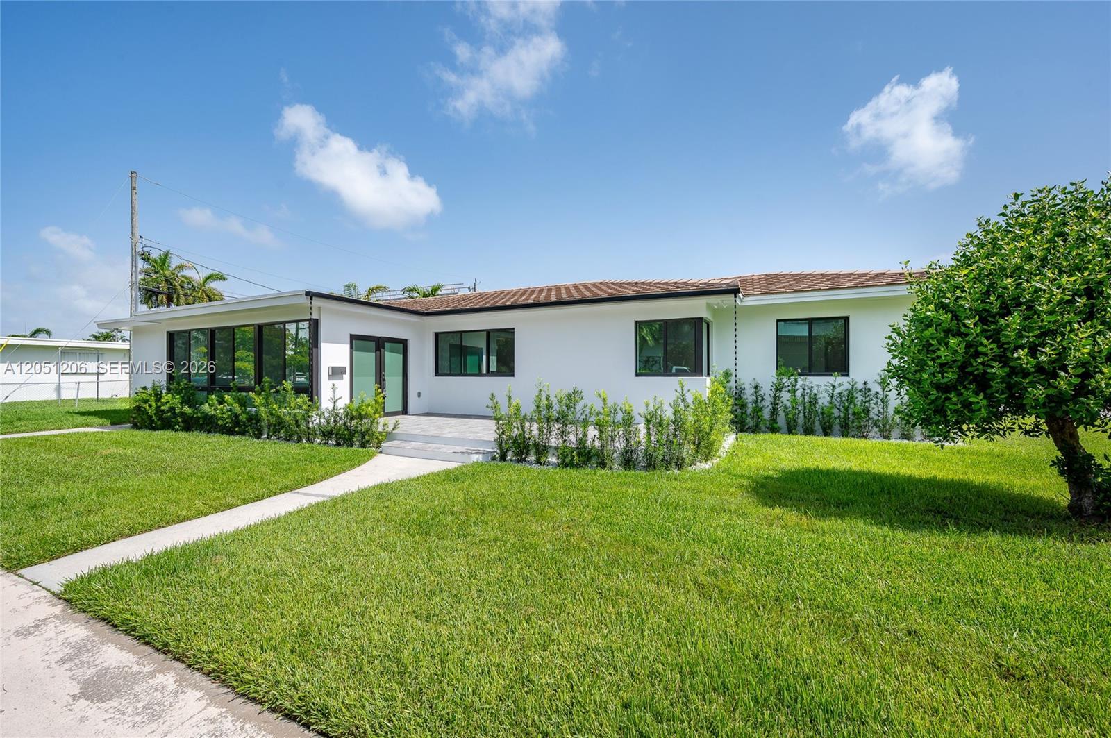 1621 S Treasure Dr, North Bay Village FL 33141