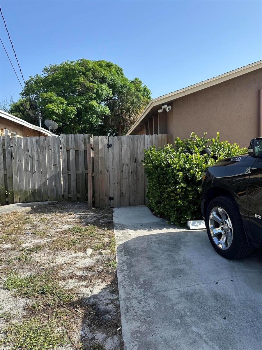 641 W 9th # 2, Riviera Beach FL 33404