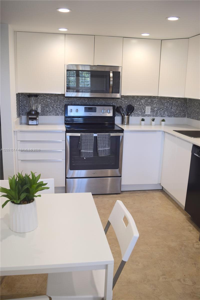 3970 Oaks Clubhouse Dr # 306, Pompano Beach FL 33069