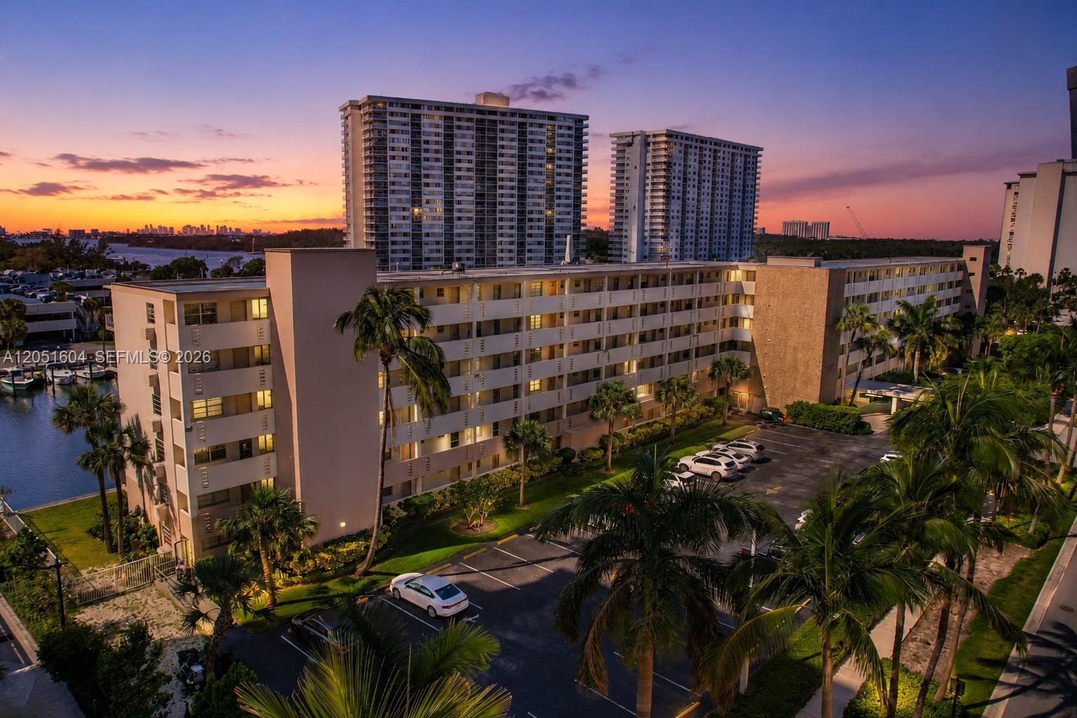 220 Kings Point Dr # 314, Sunny Isles Beach FL 33160