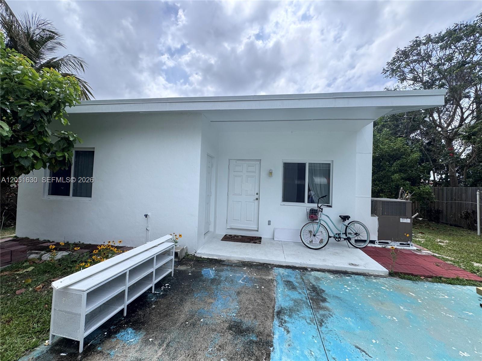 1239 N Victoria Park Rd, Fort Lauderdale FL 33304