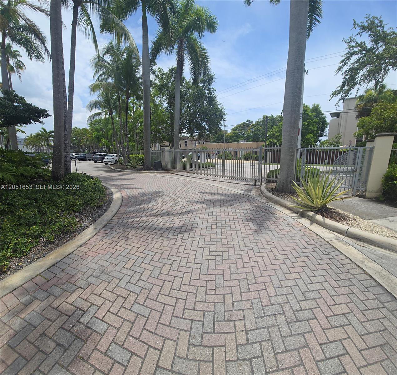 8950 SW 69th Ct # 306, Pinecrest FL 33156
