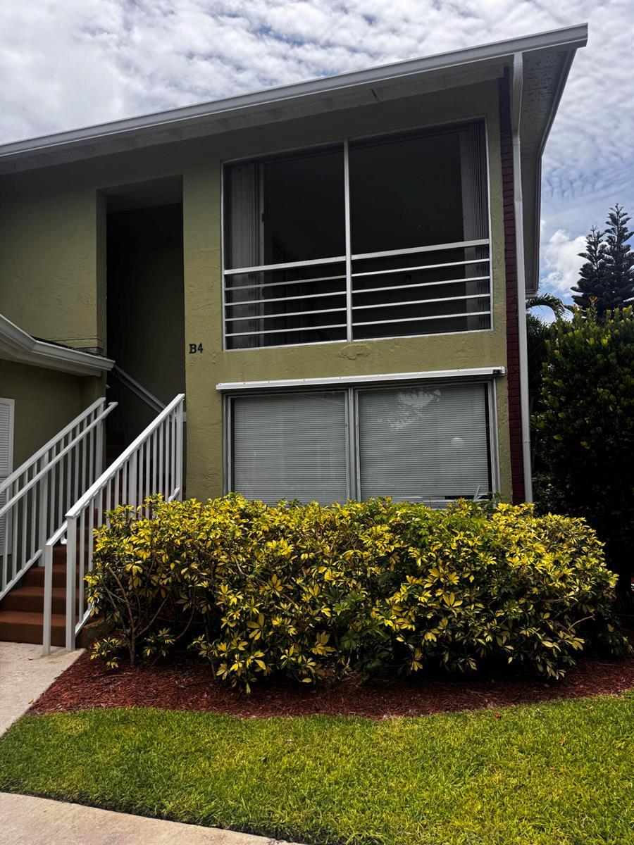 12036 Alternate A1a # B4, Palm Beach Gardens FL 33410