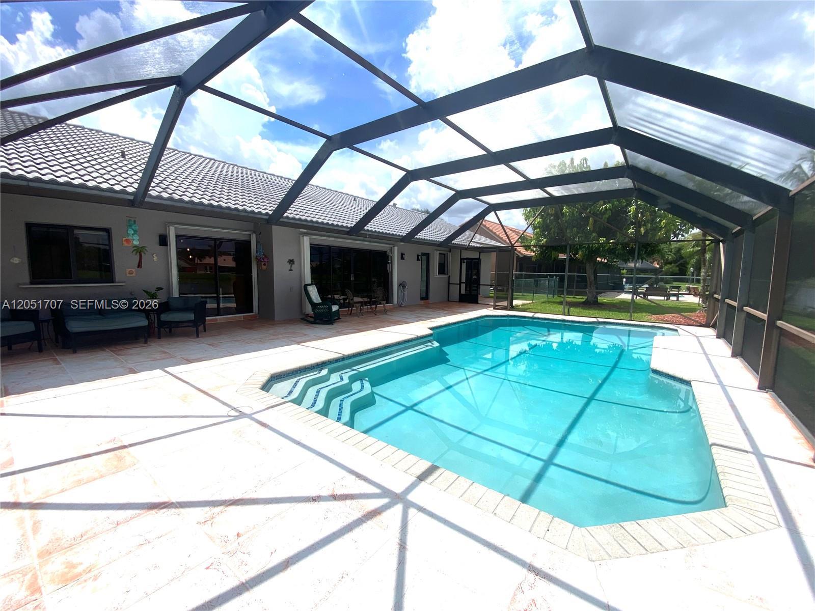 5521 Hawkes Bluff Ave, Davie FL 33331