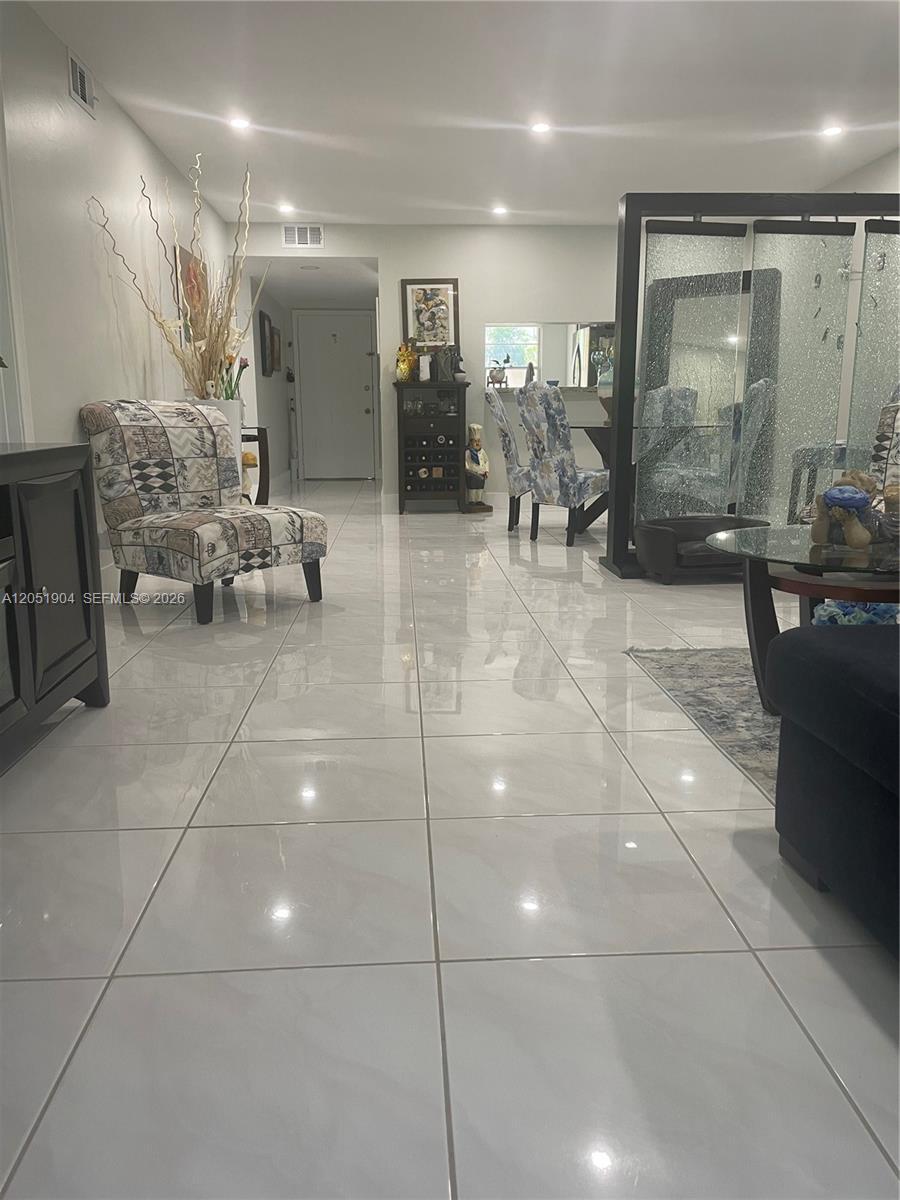 1011 SW 125th Ave # 207M, Pembroke Pines FL 33027