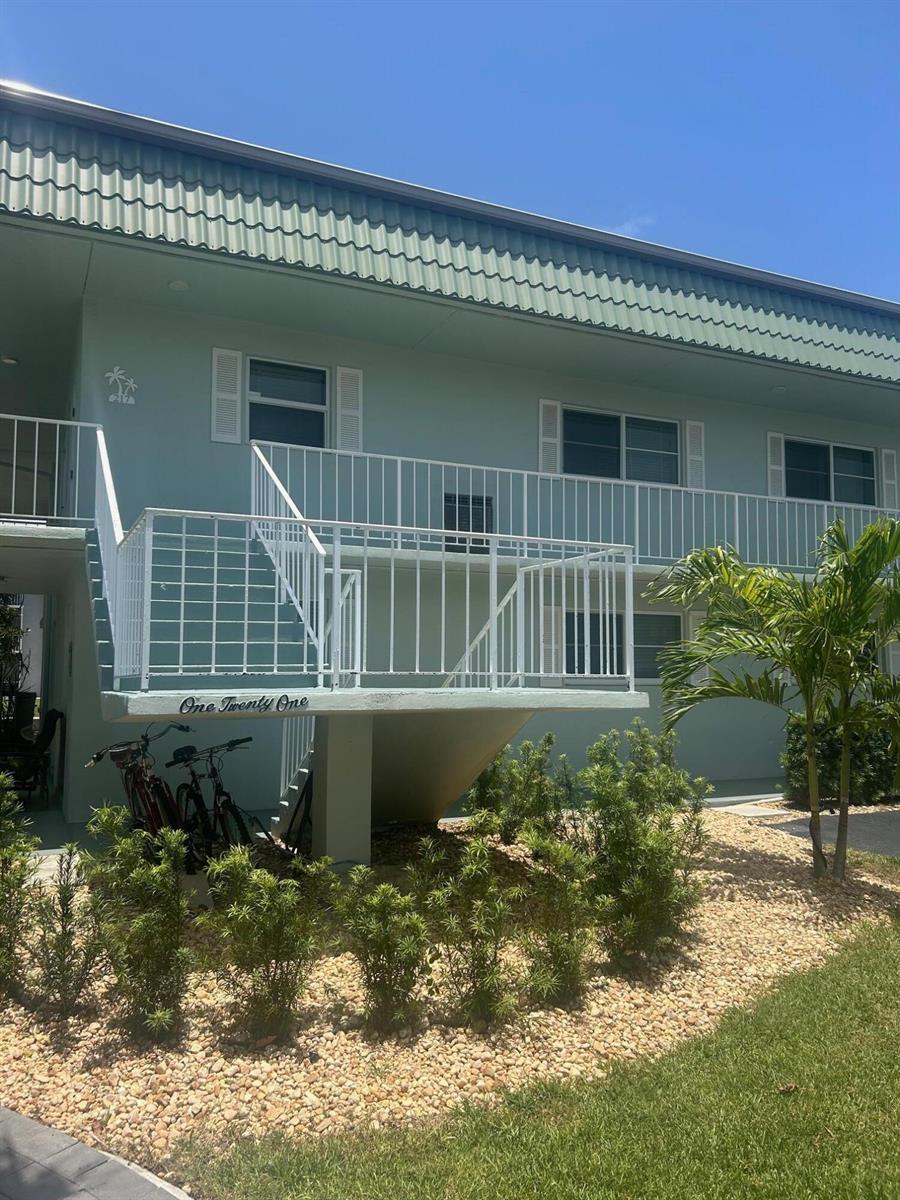 121 Wettaw Lane # 214, North Palm Beach FL 33408