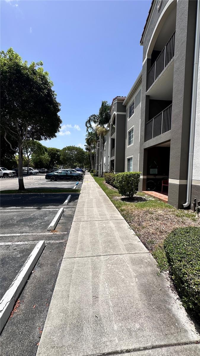 6861 SW 44th St # 209, Miami FL 33155