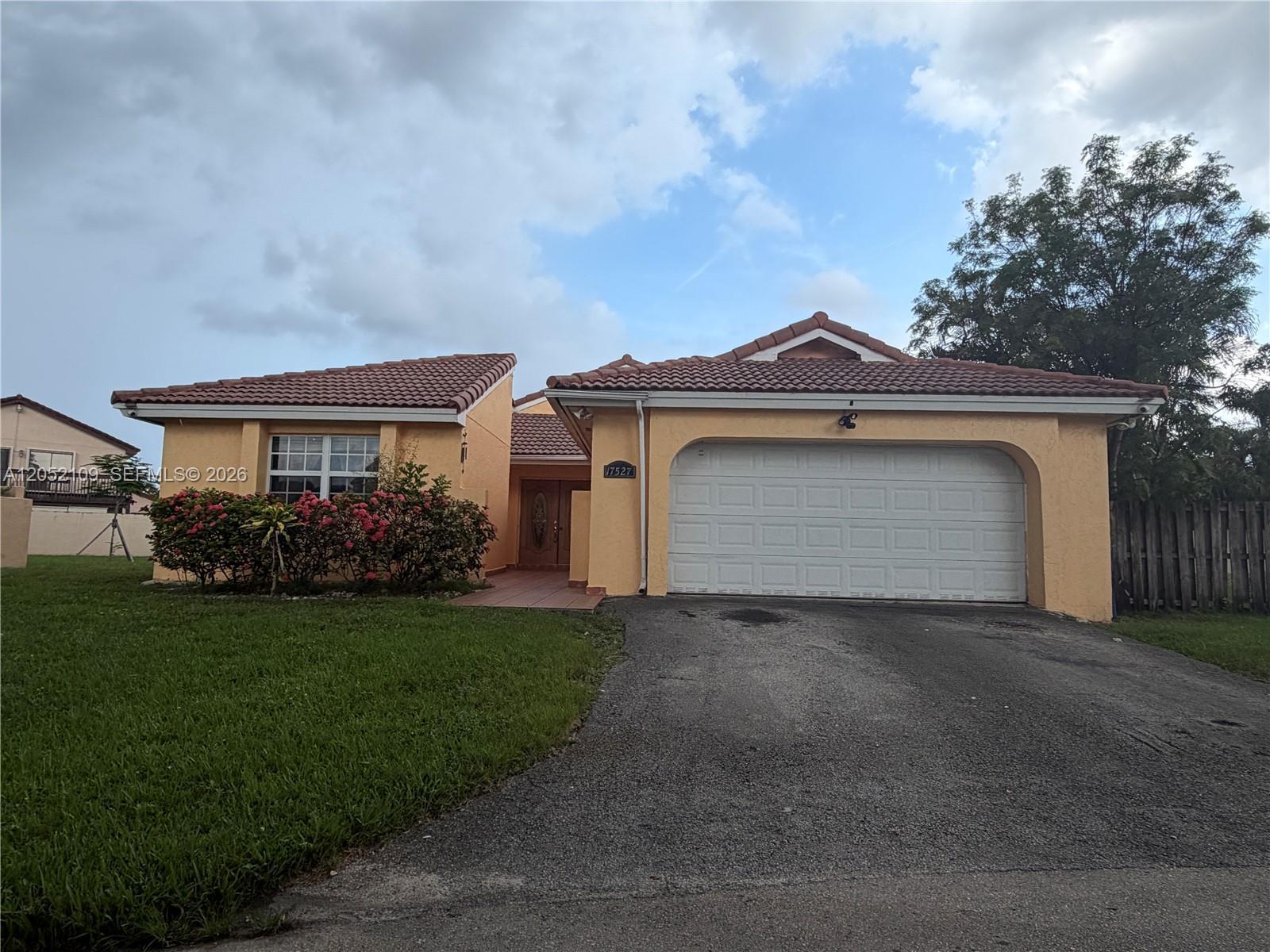 17527 NW 62nd Pl N, Hialeah FL 33015