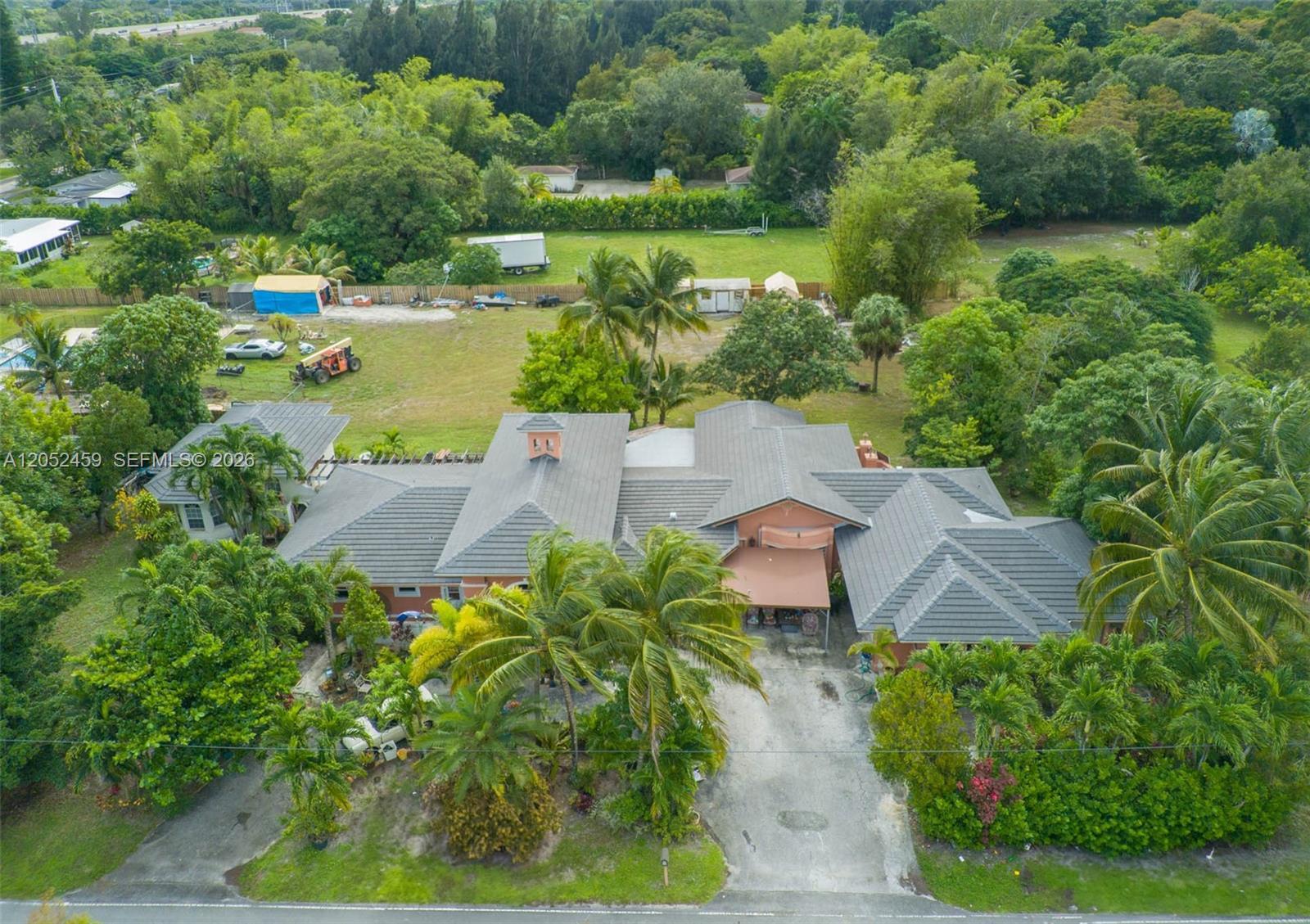 5400 Palm Tree Rd, Plantation FL 33317