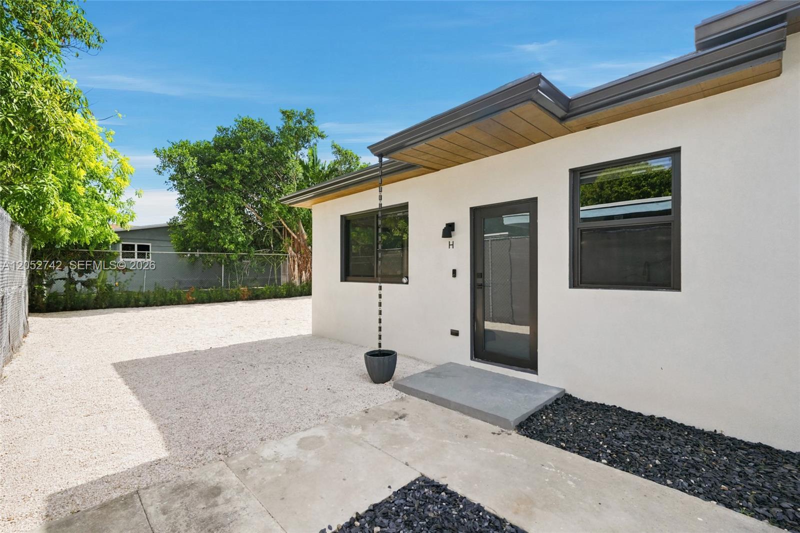 1861 NW 27th St # 3, Miami FL 33142