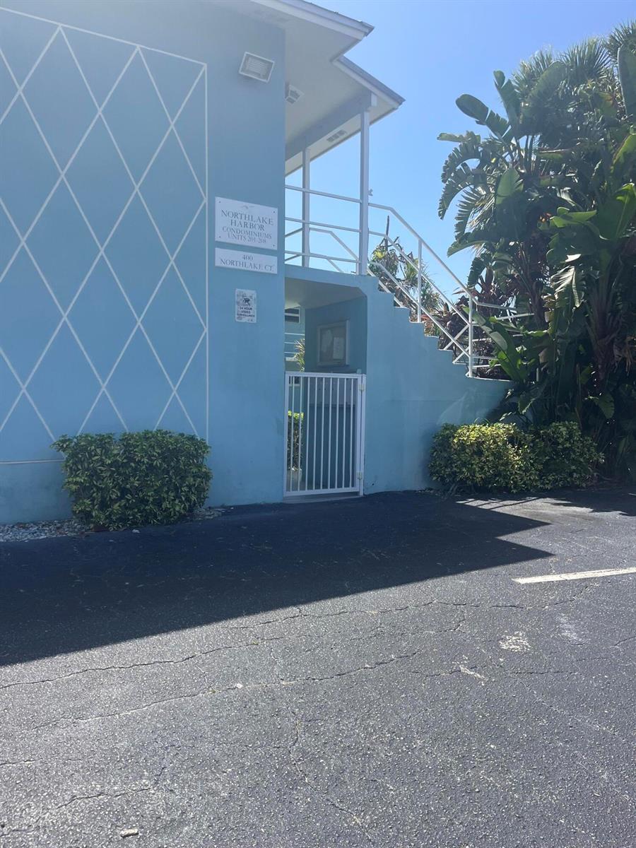 400 Northlake Court # 204, North Palm Beach FL 33408