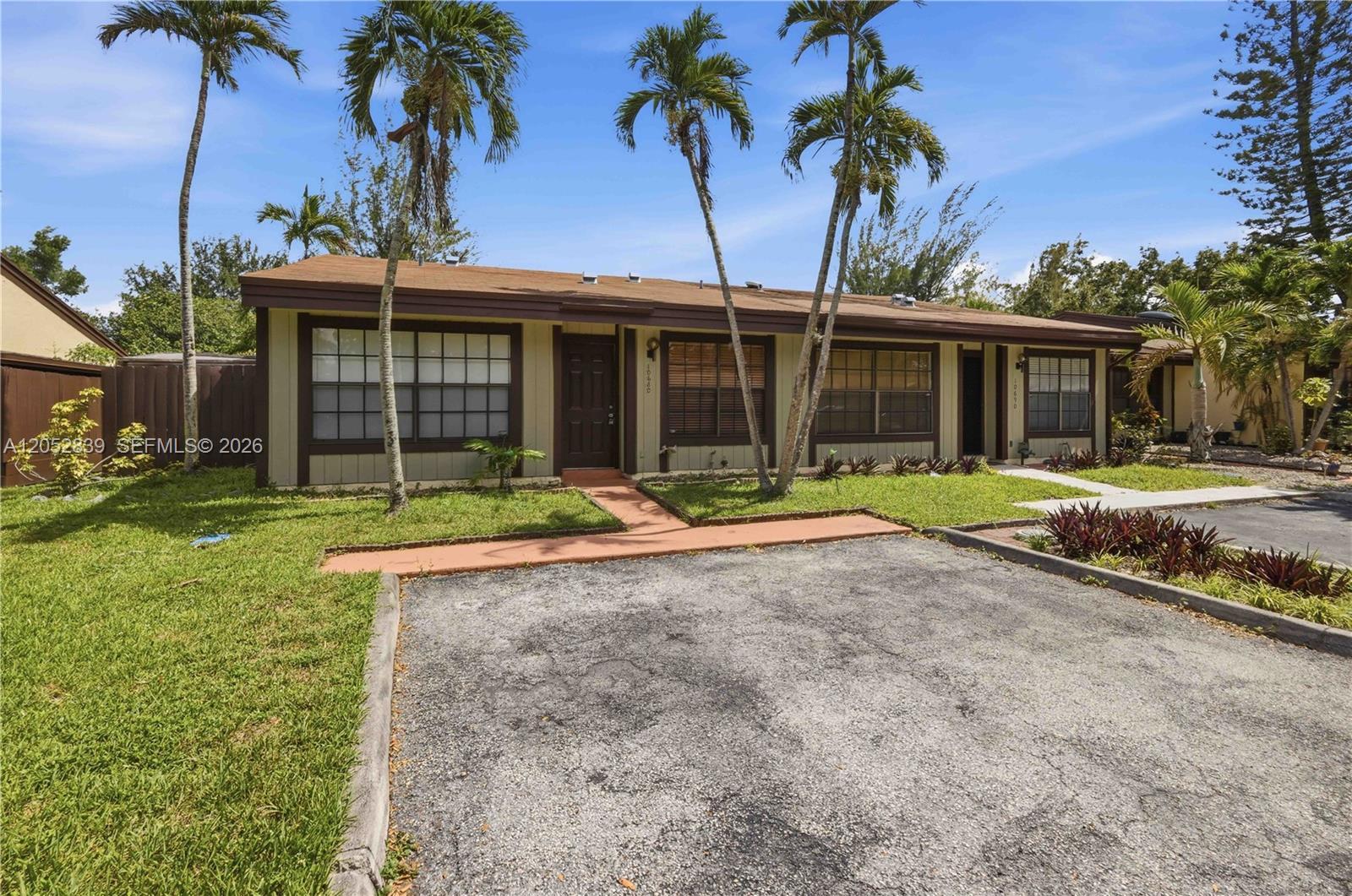10680 Cherry Ave, Pembroke Pines FL 33026