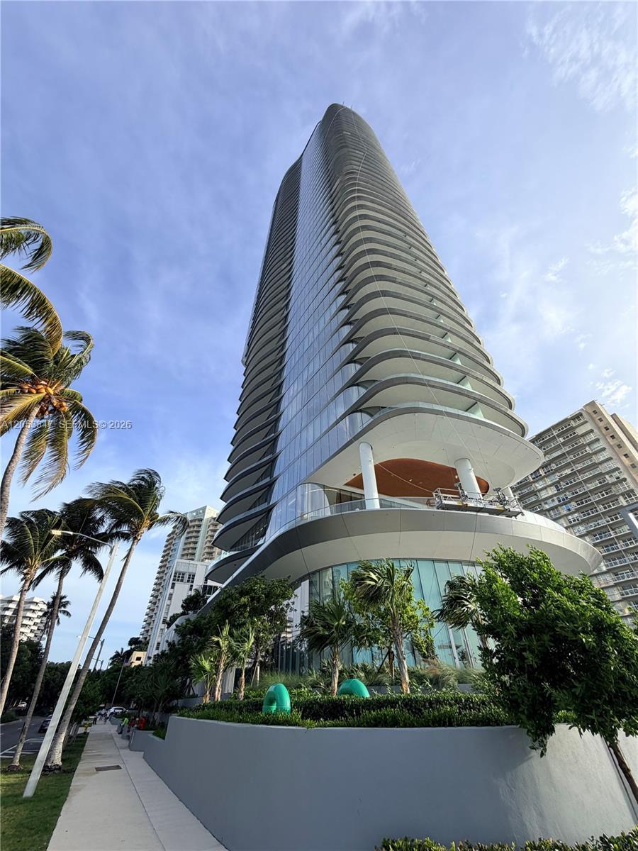 175 SE 25 ROAD # 902, Miami FL 33129