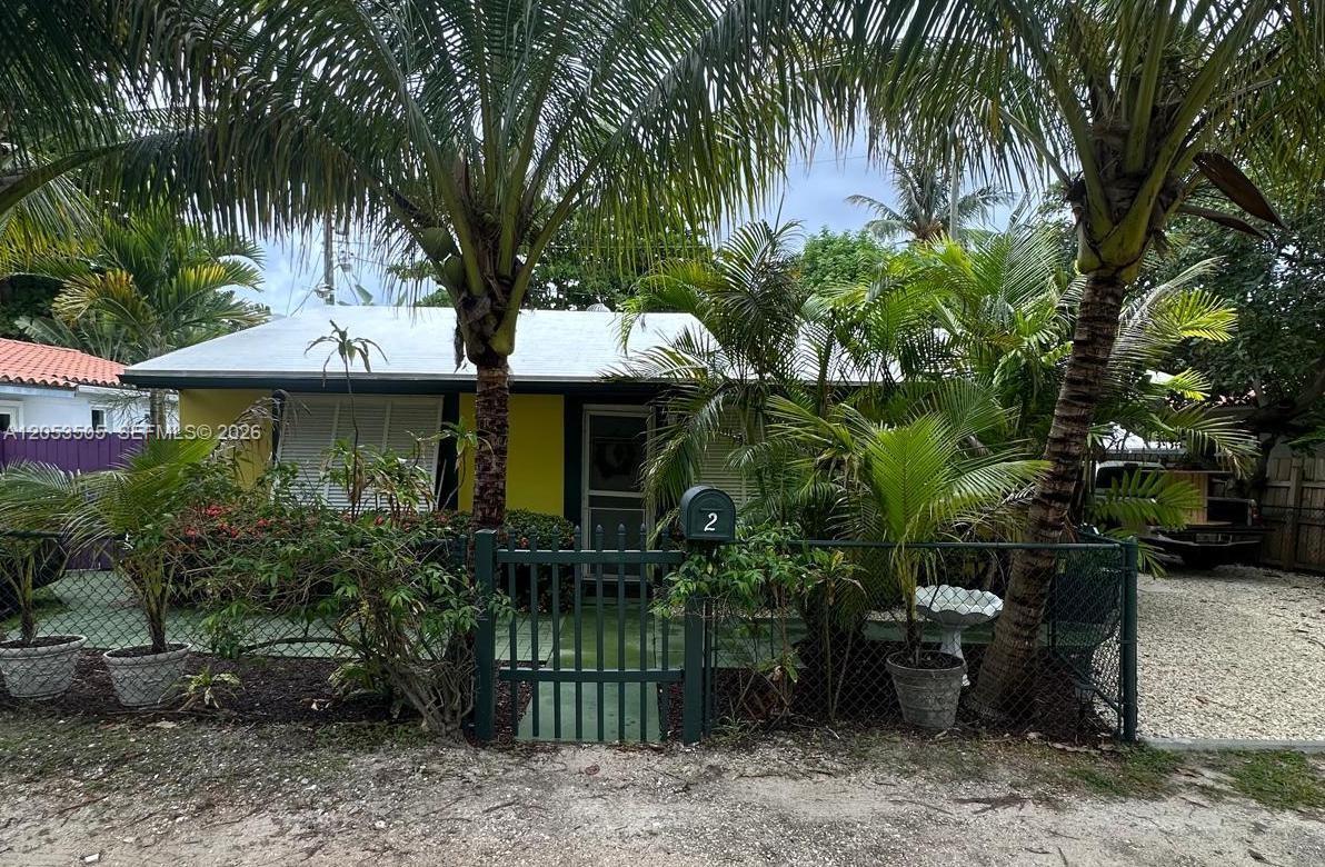 2 Kenmore Ln, Boynton Beach FL 33435