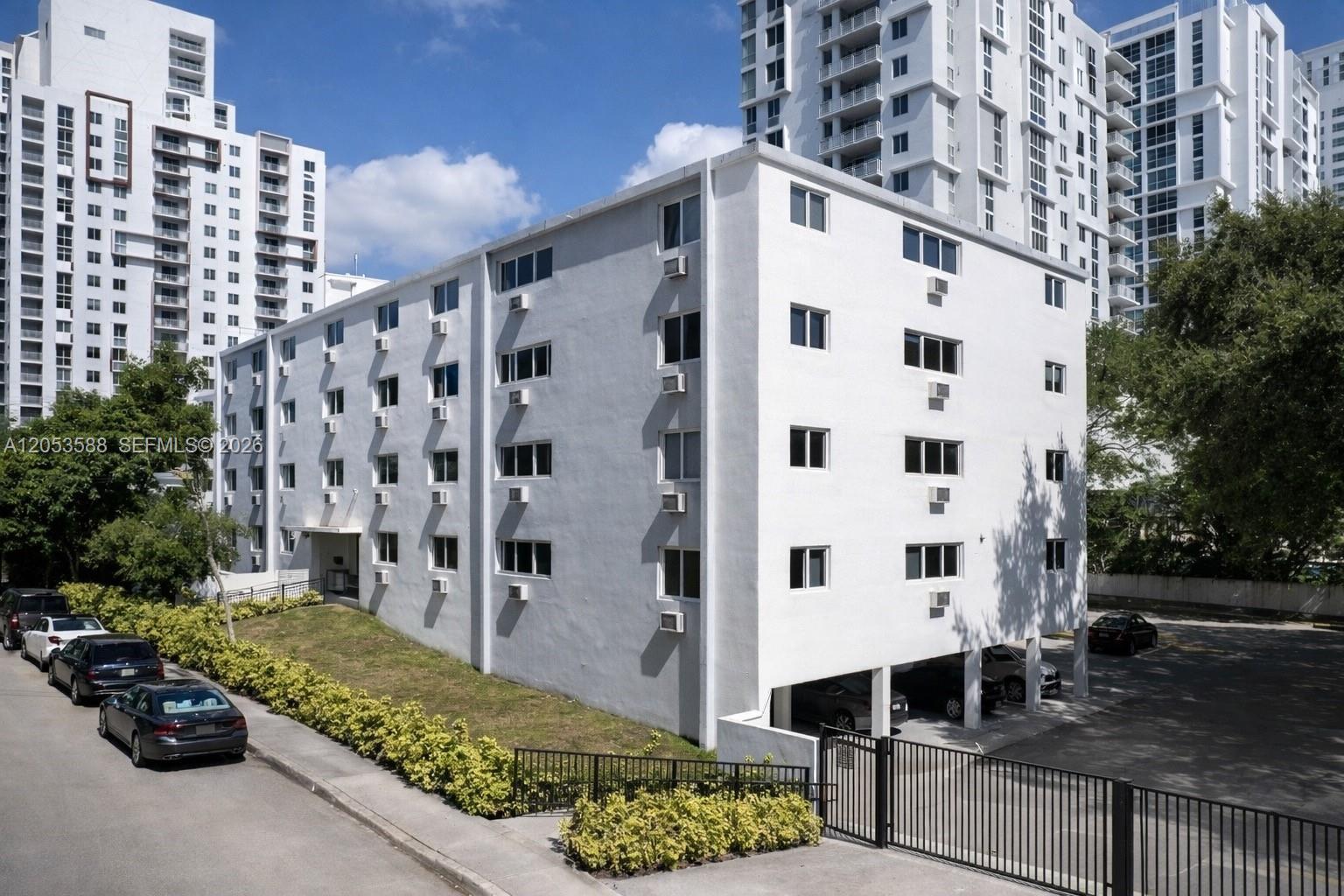 143 SW 9th St # 203, Miami FL 33130