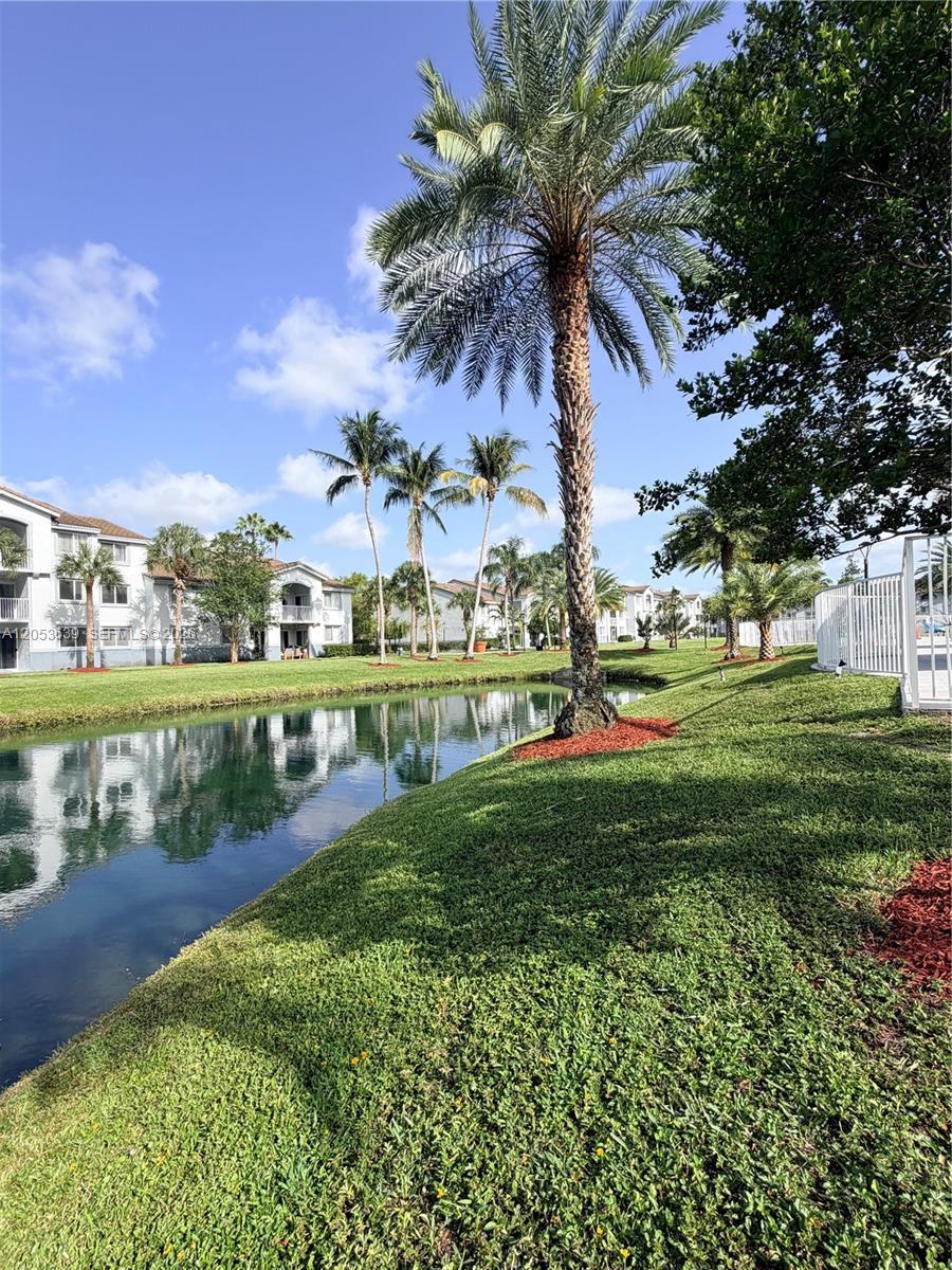 2640 S University Dr # 101, Davie FL 33328
