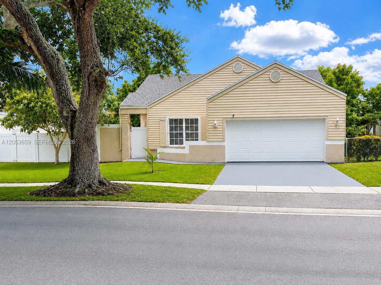 1040 SW 85th Ter, Pembroke Pines FL 33025