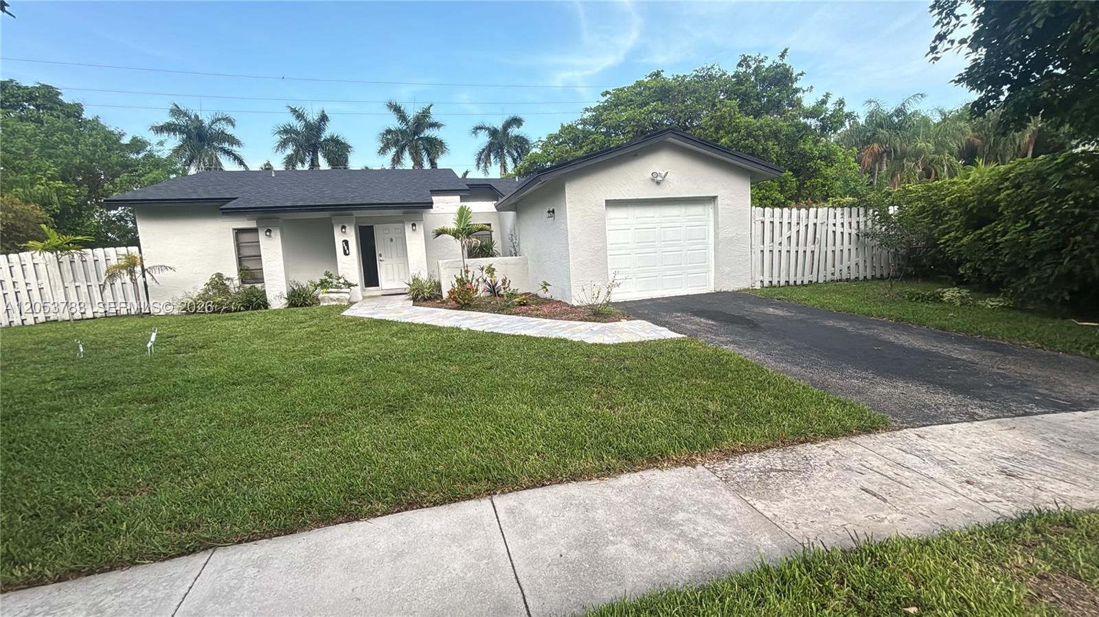 590 SW 166th Ter, Weston FL 33326