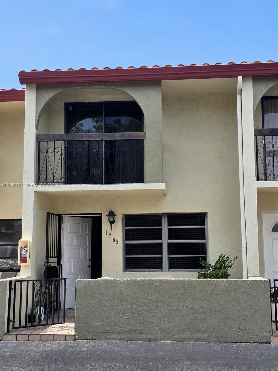 1705 W 58th St # 27, Hialeah FL 33012
