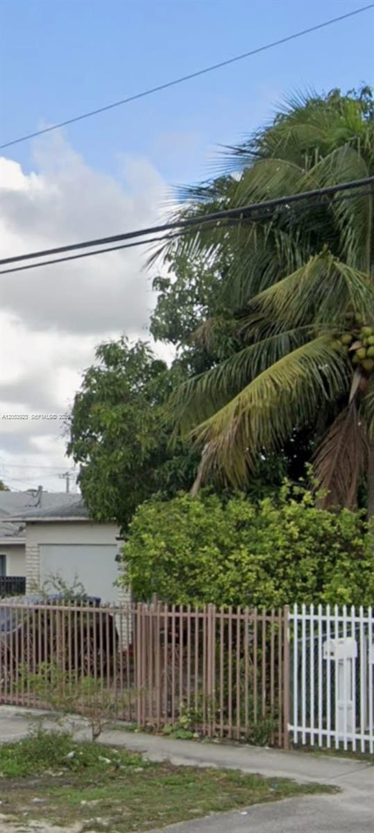 1325 NW 28 St # 1, Miami FL 33142