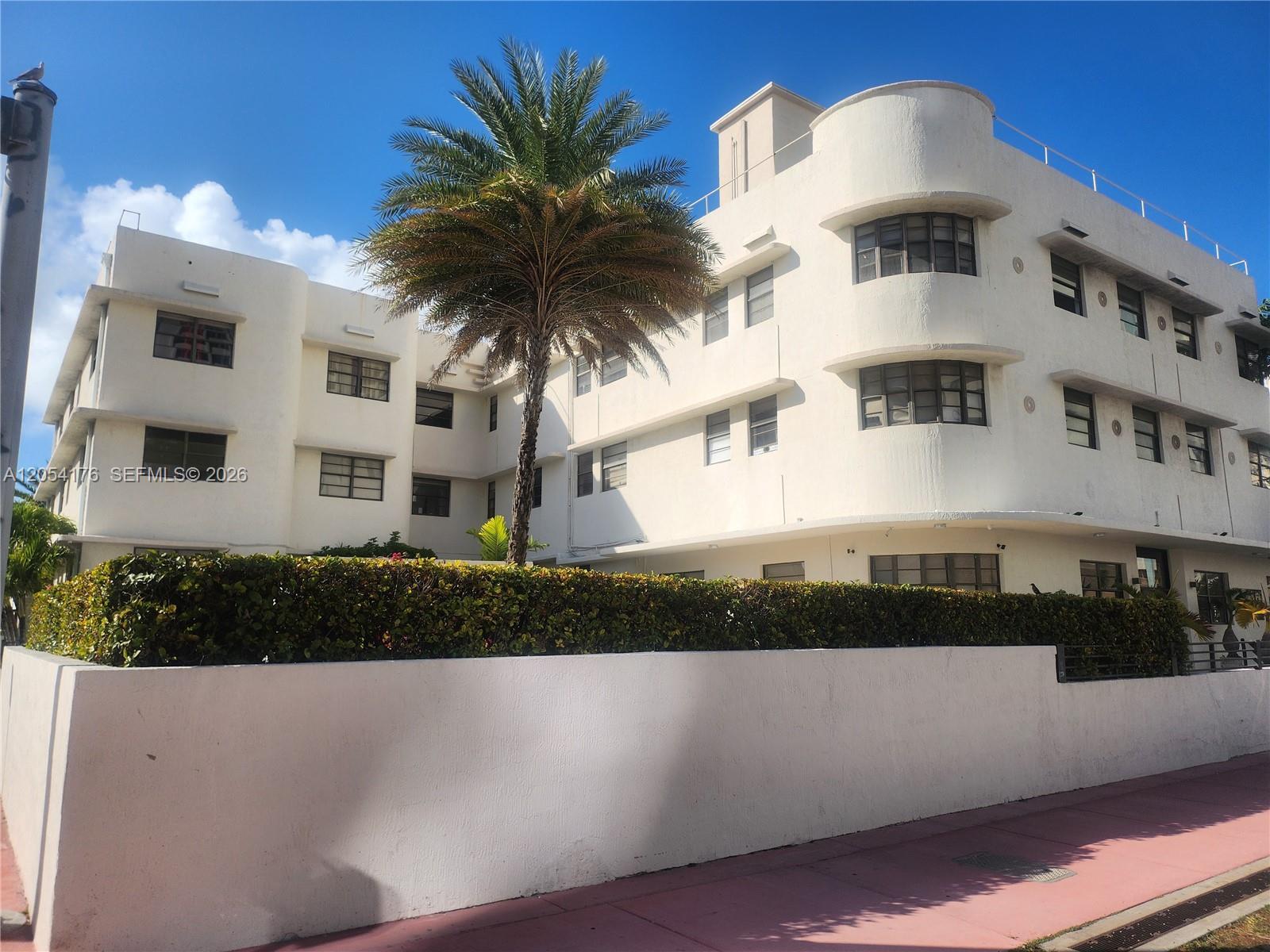2700 Collins Ave # 202, Miami Beach FL 33140