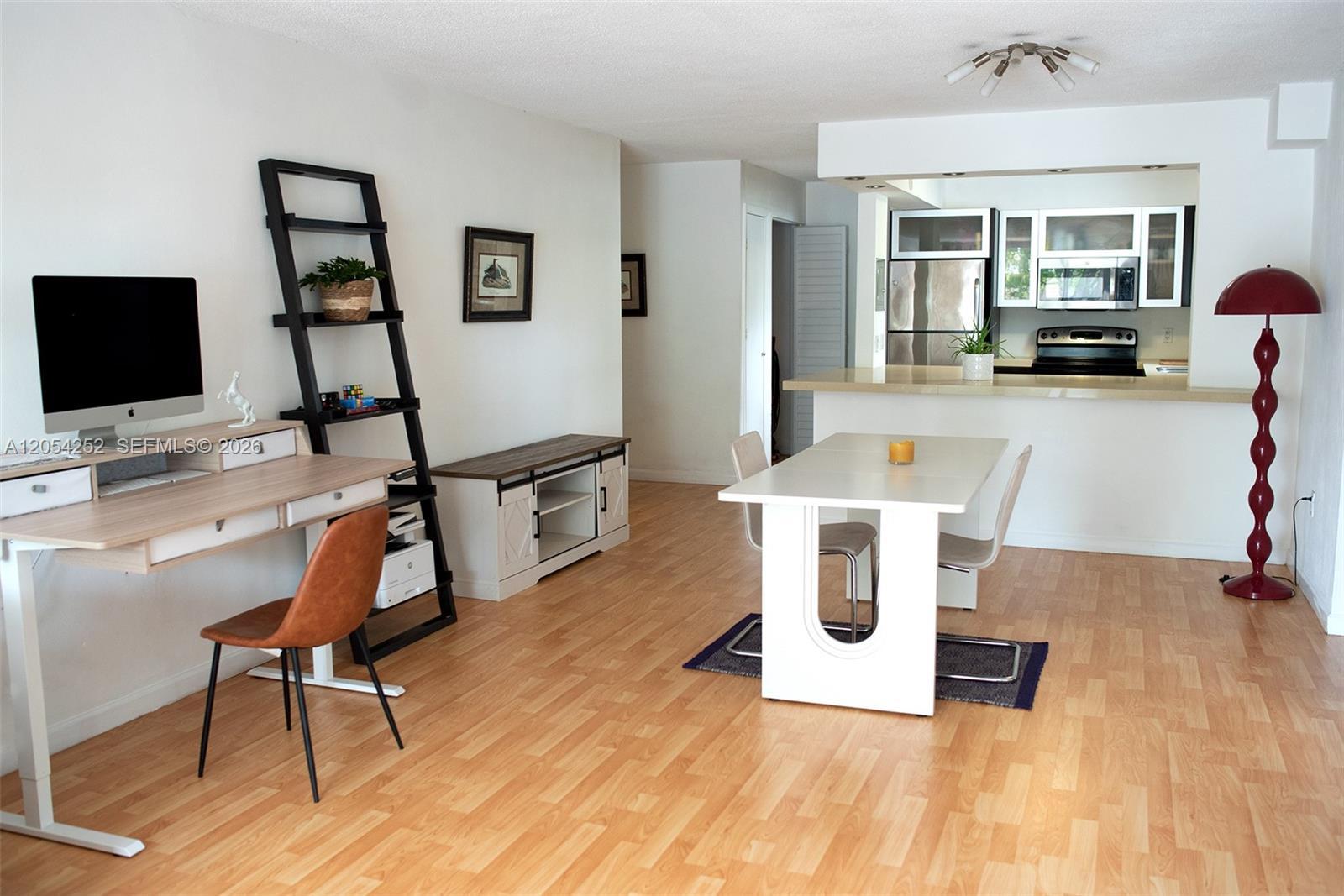 1045 10th St # 204, Miami Beach FL 33139