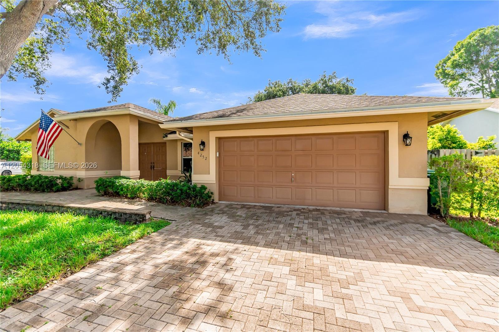 4252 SW 78th Dr, Davie FL 33328