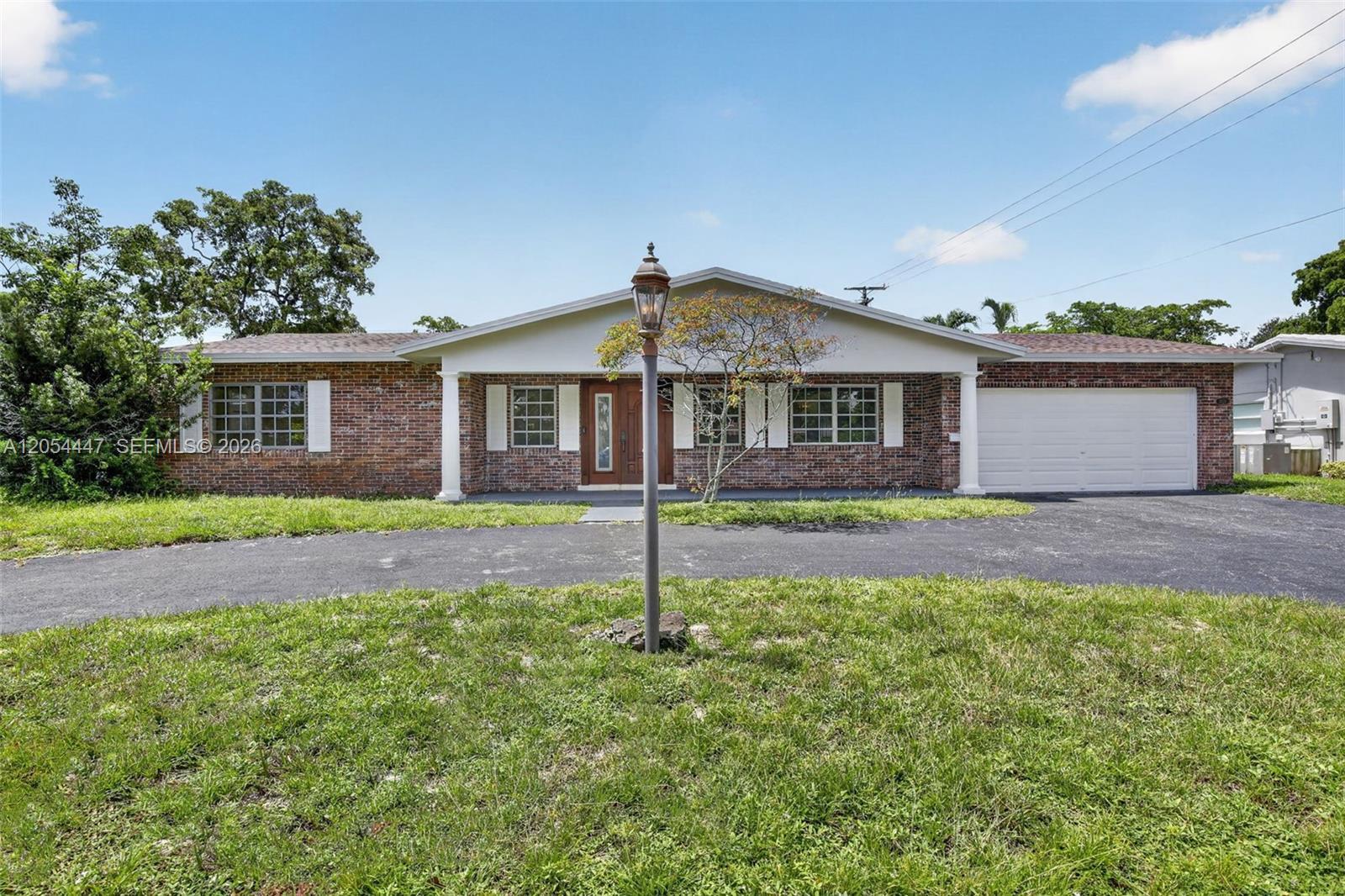 5620 SW 8th St, Plantation FL 33317