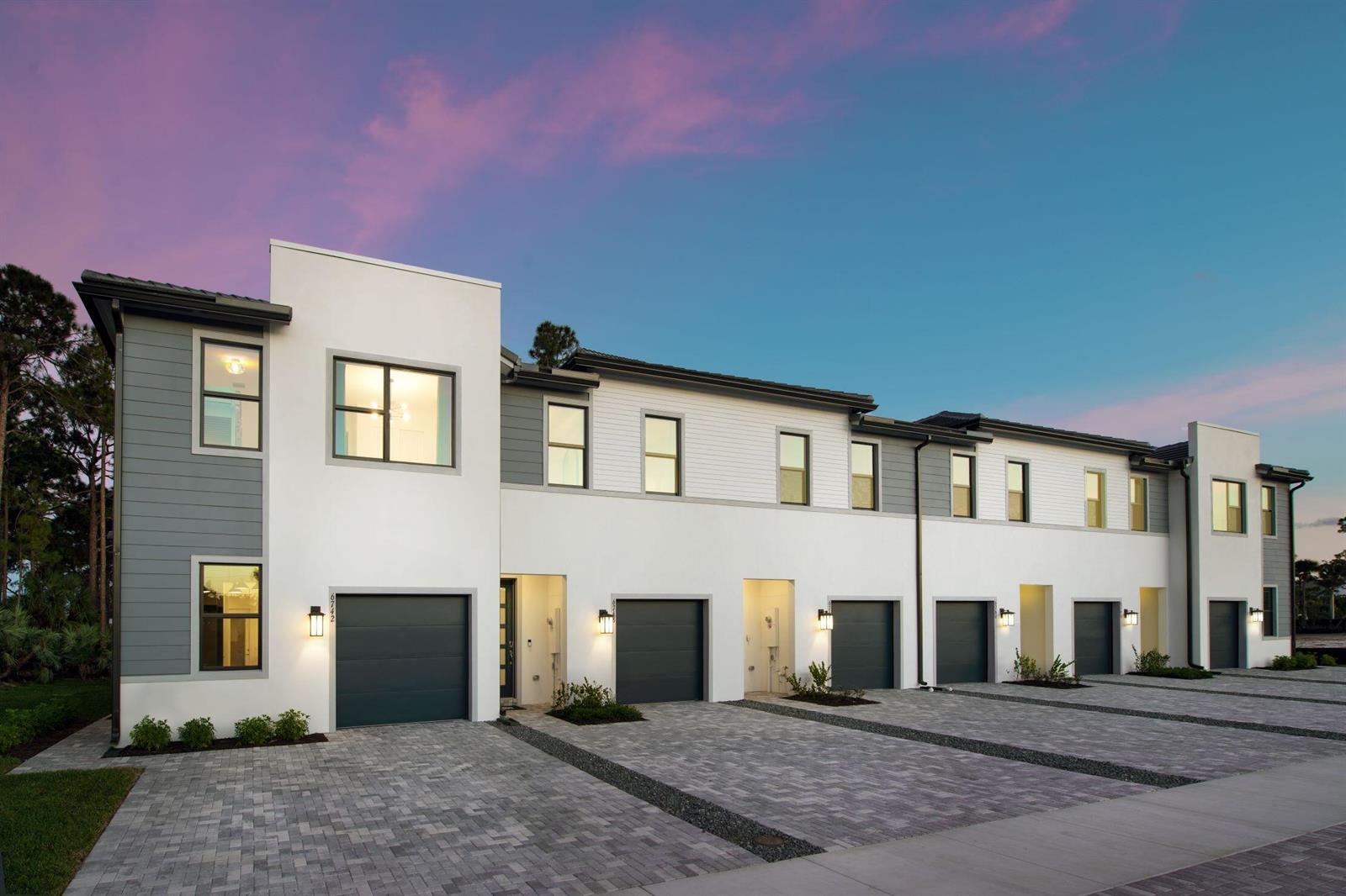 4250 Efendi Drive # 30, Lantana FL 33462