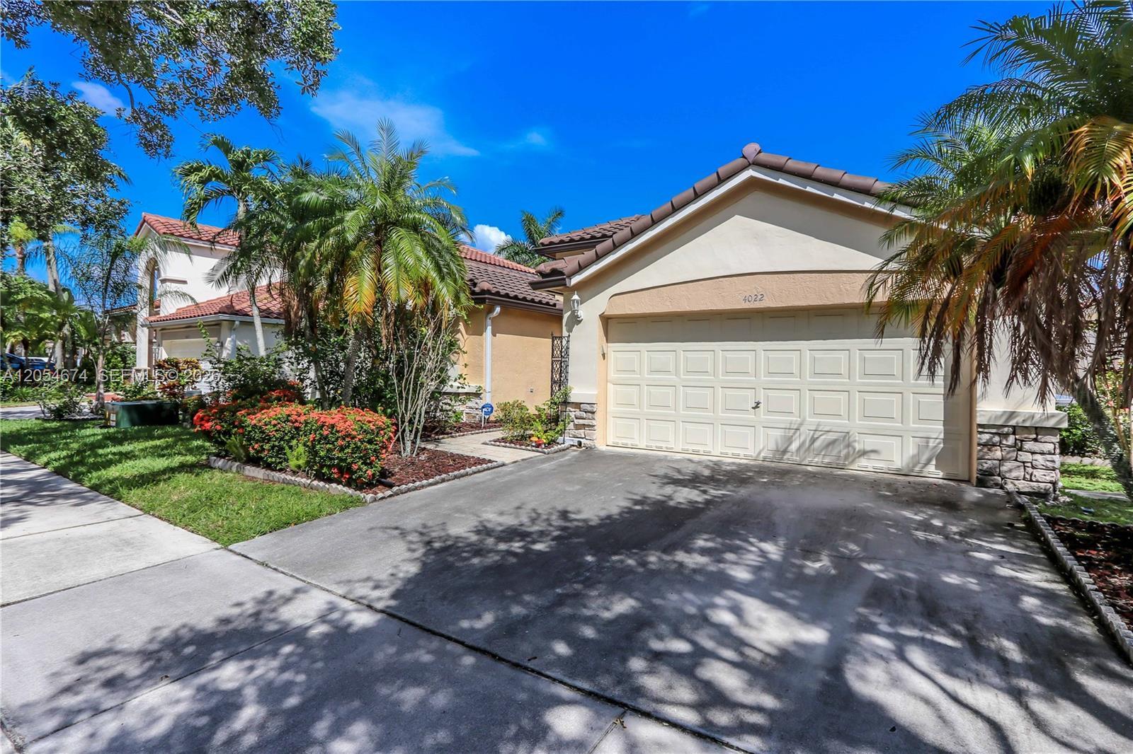 4022 Pinewood Ln, Weston FL 33331