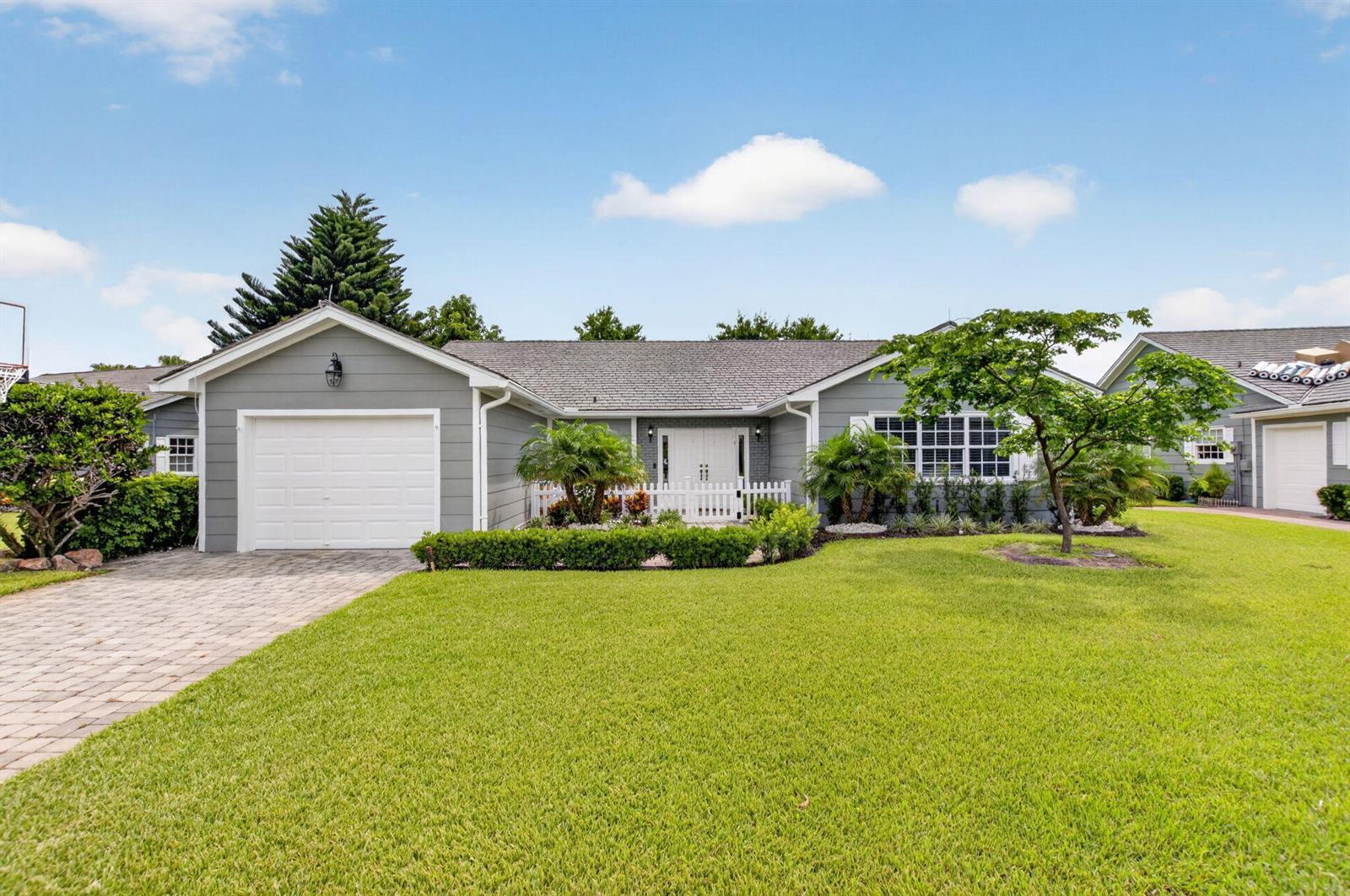 15 Holly Drive, Boynton Beach FL 33436