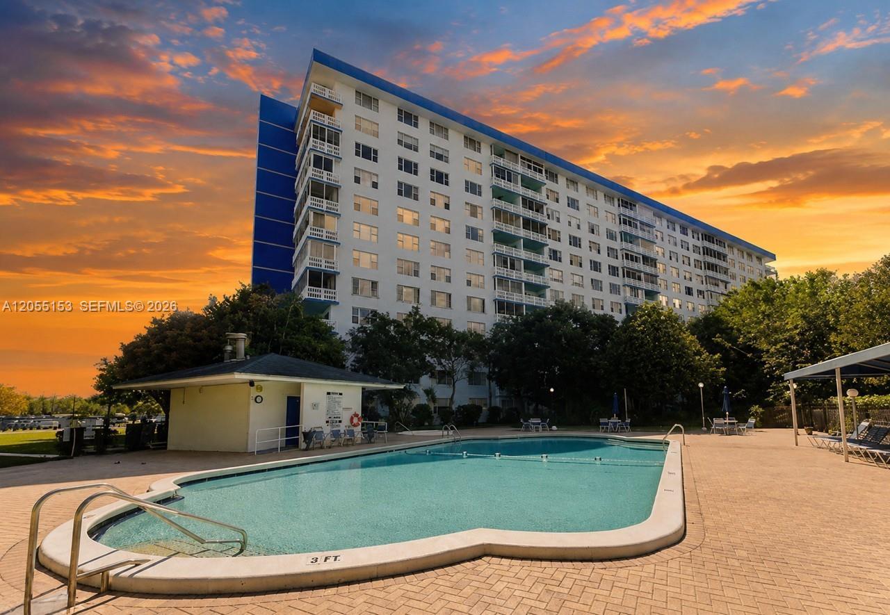 4001 Hillcrest Dr # 614, Hollywood FL 33021