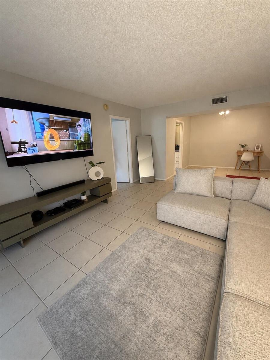 4168 INVERRARY Drive # 103, Lauderhill FL 33319