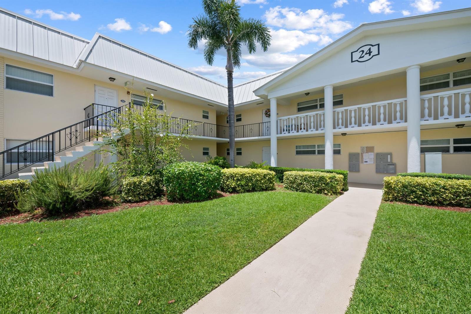 24 COLONIAL CLUB Drive # 101, Boynton Beach FL 33435