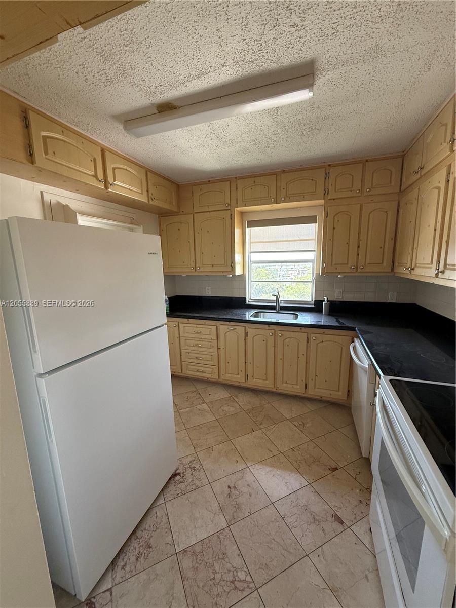 2025 NE 164th St # 716, North Miami Beach FL 33162