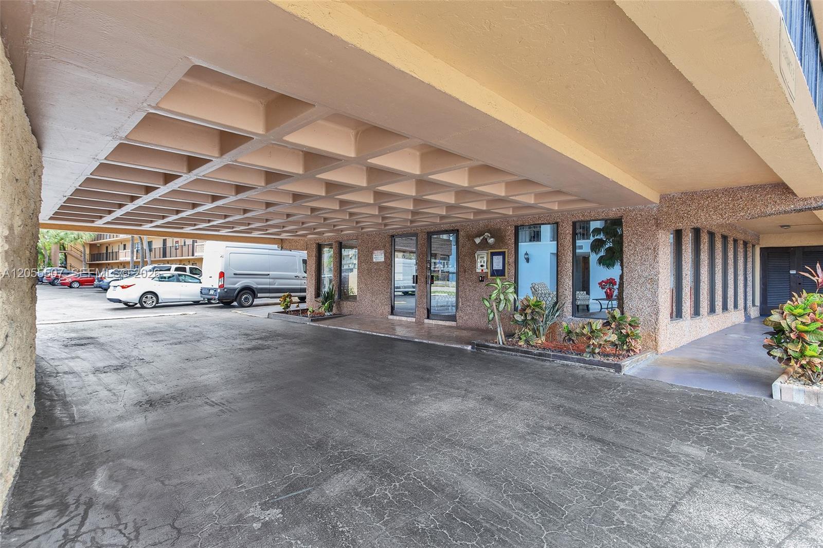 9370 SW 8th St # 222, Boca Raton FL 33428