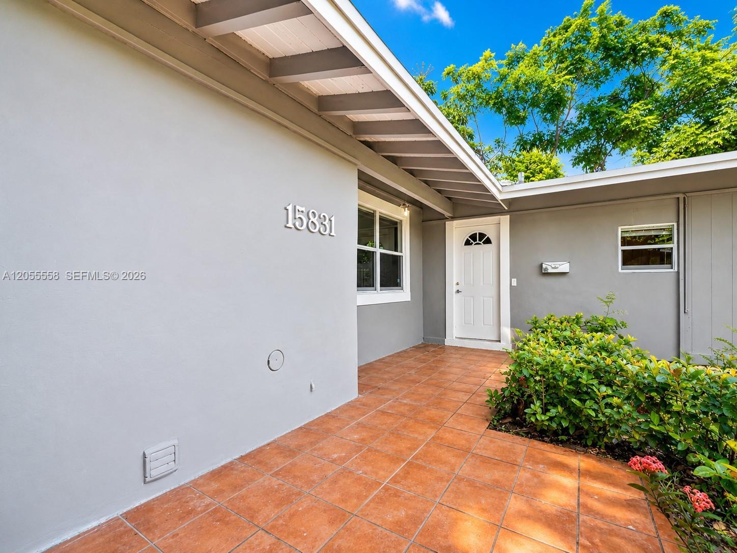 15831 Palmetto Club Dr, Miami FL 33157