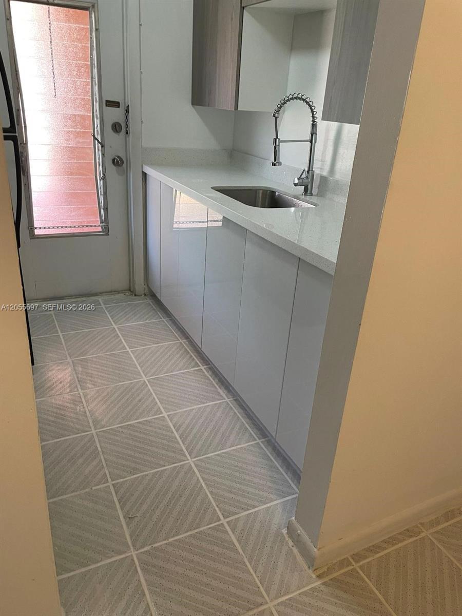 2530 Pierce St # 106, Hollywood FL 33020