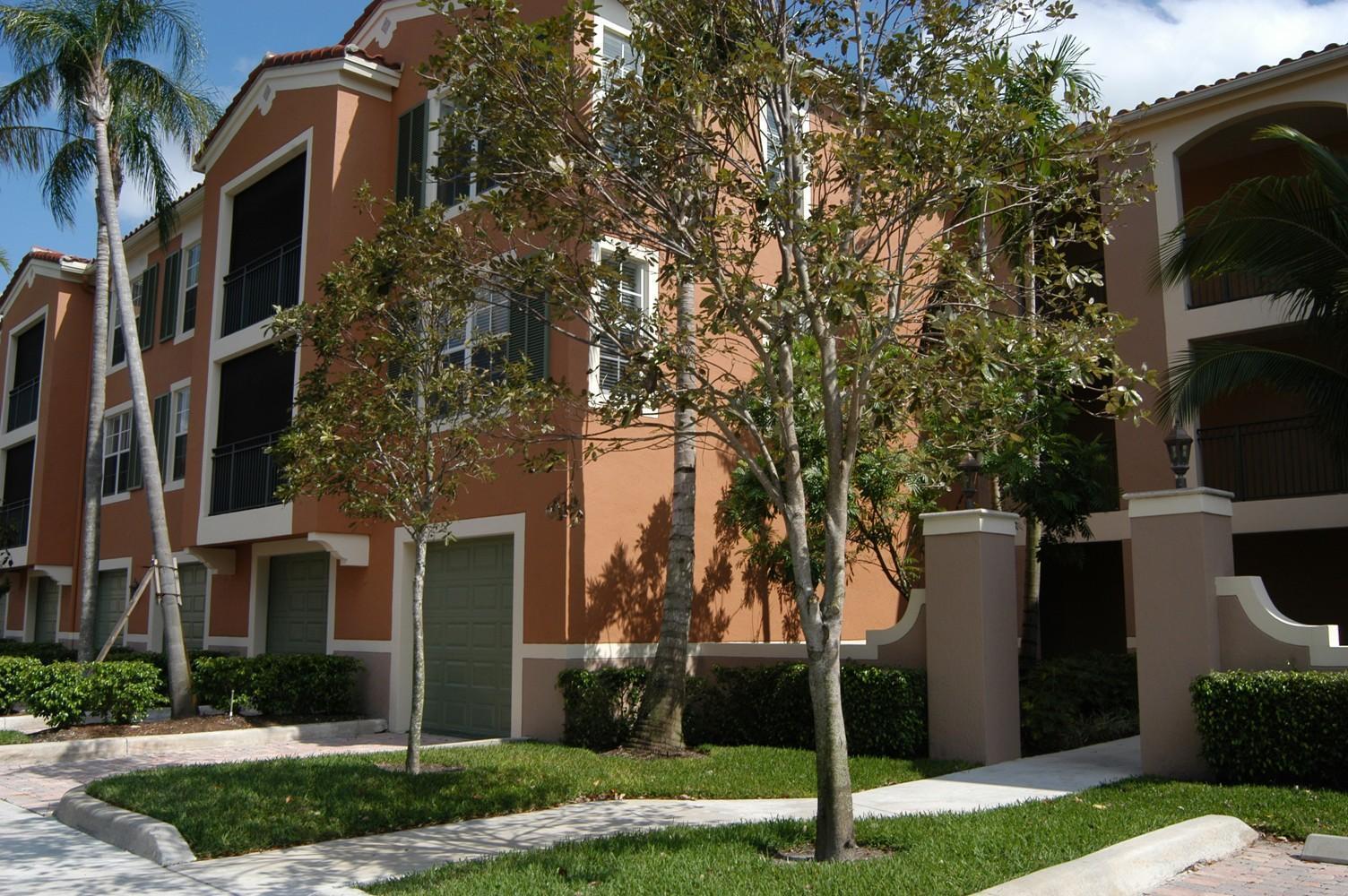 11790 St Andrews Place # 201, Wellington FL 33414