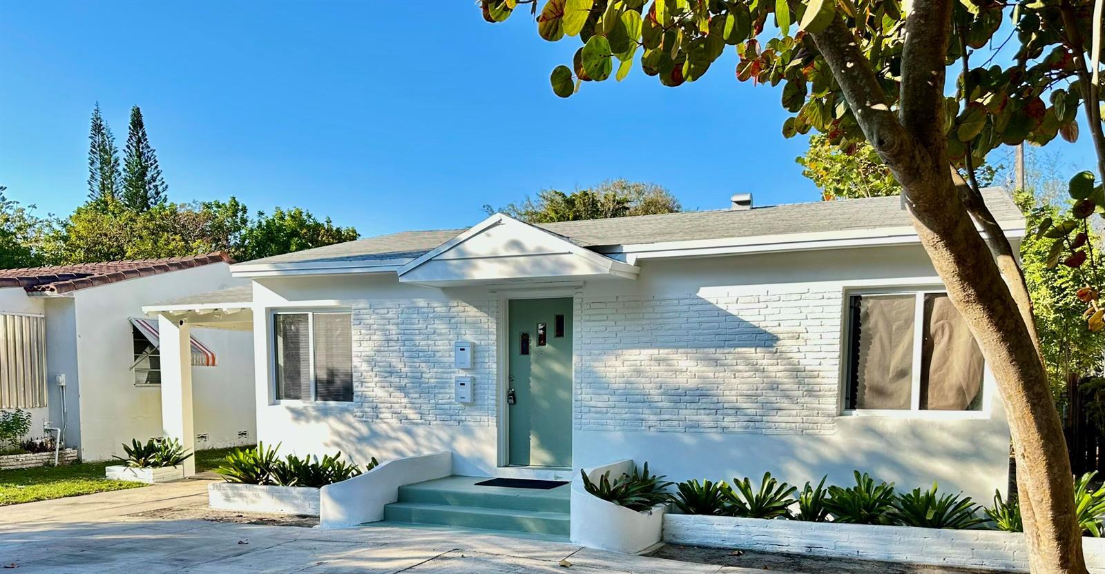 2425 Pierce Street, Hollywood FL 33020
