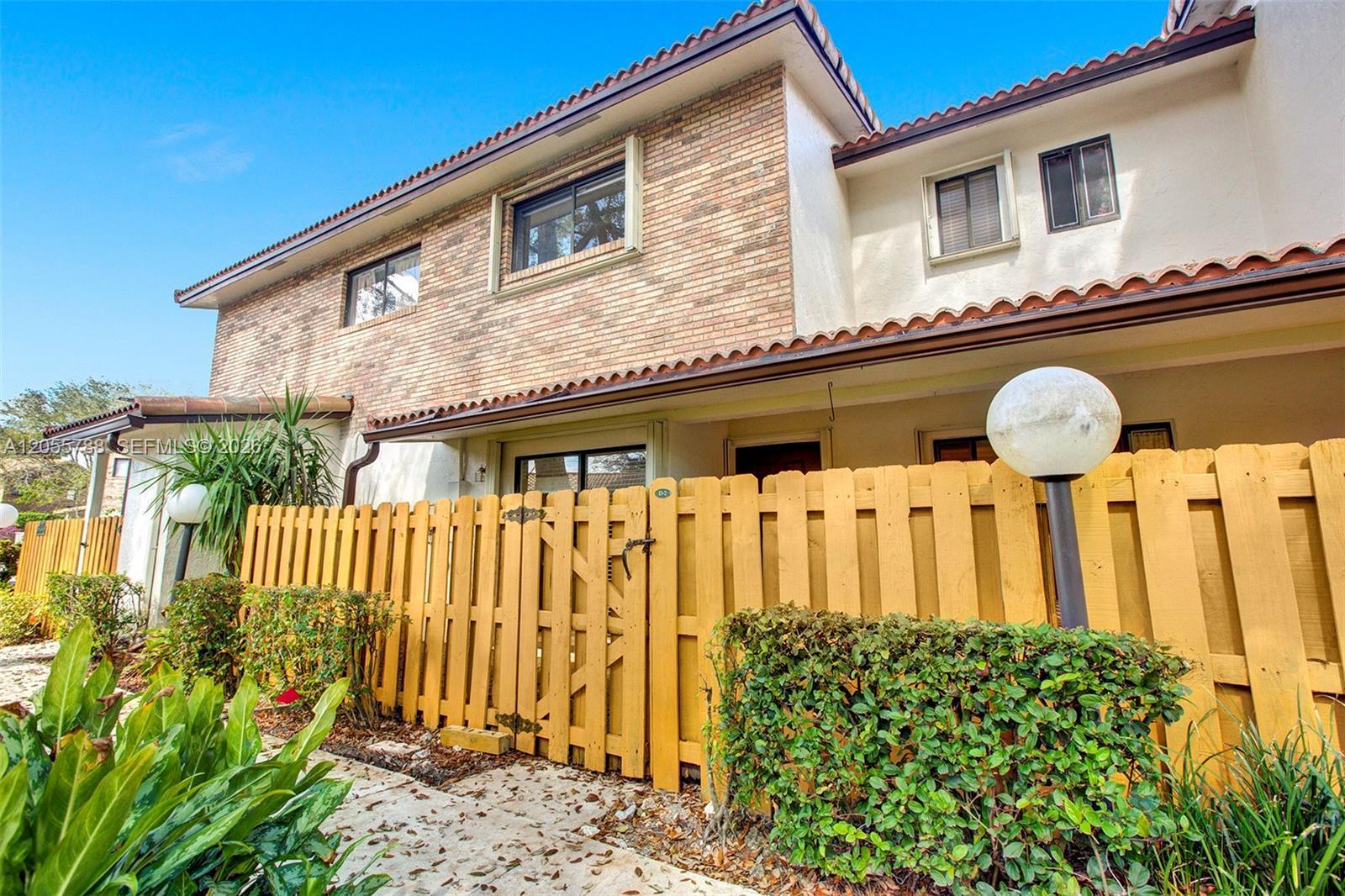 12471 NW 3 St # D2, Plantation FL 33325